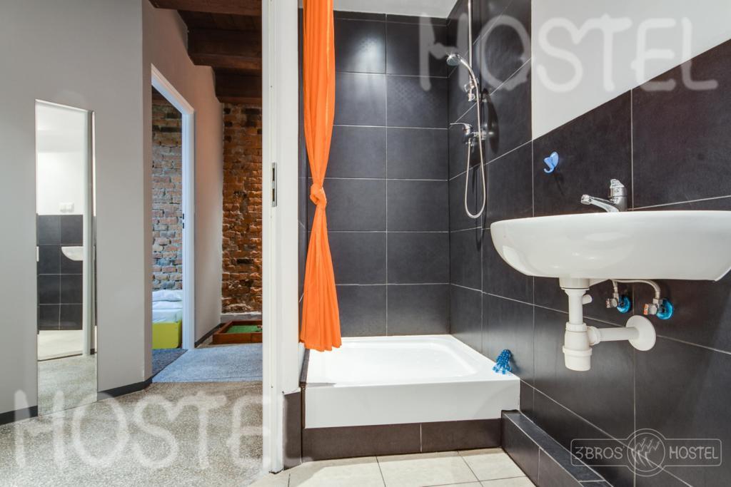 3 Bros' Hostel Cieszyn Cieszyn  Ngoại thất bức ảnh